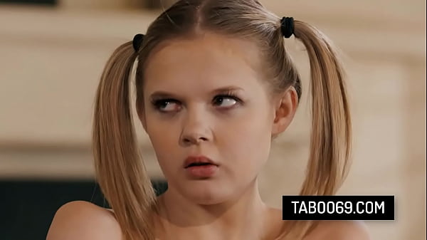 Coppia di pervertiti in trio con la loro nuova babysitter: Penny Barber e Coco Lovelock