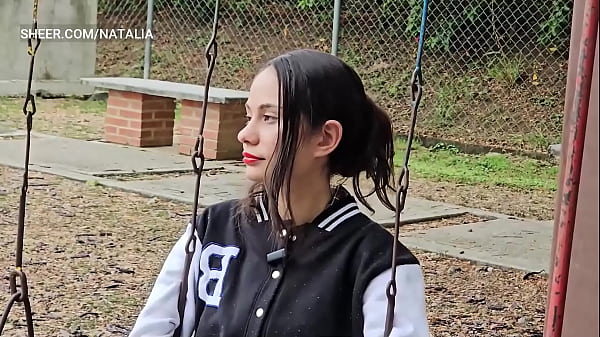 &iexcl_COLEGIALA ¡VIDEO CASERO! Estudiante latina accede a ir a casa de su maestra sin saber qué pasará con ella.