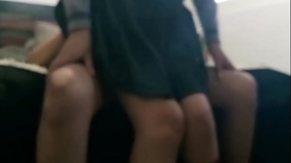 Adolescente latina posa - hermosa