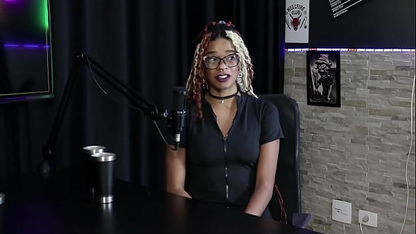 Sehen Sie sich ein attraktives lesbisches Teenie-Video an