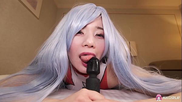 Jolie jeune fille effectue