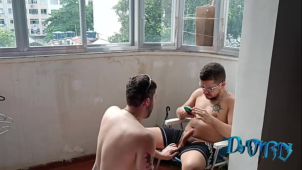 DORN und Pinocchio, die kultigsten Tattoos im brasilianischen Schwulenporno (komplett auf ROT)