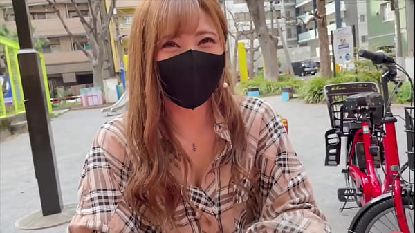 A wonderful dick is presented to a beautiful mother who is tired from daily childcare & housework! A curved BODY with super beautiful skin! Part1