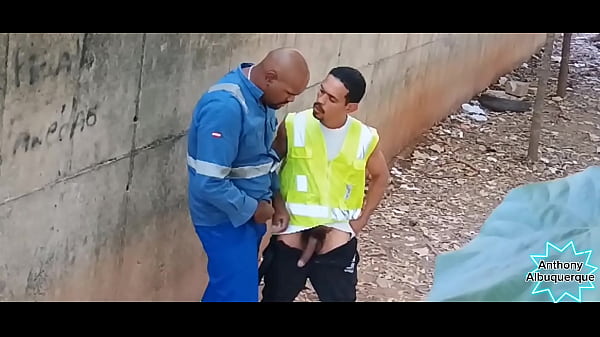 Ich habe den Verantwortlichen für die Arbeit betrogen und bin zu seinem kompletten Film mit Glatze auf Red gekommen