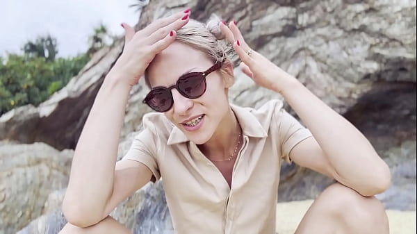 Comer bolo de chocolate em Diamond Blue Beach SFW