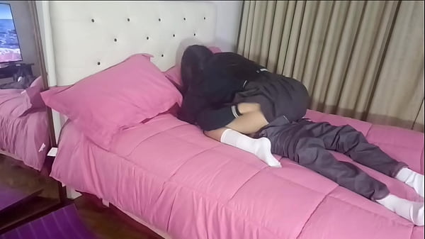 ¡Por favor, no te corras adentro! El estudiante de tecnología no puede soportarlo con su compañero de clase y va con él a un motel después de la escuela, verdadero propietario: mírelo antes de que lo eliminen.