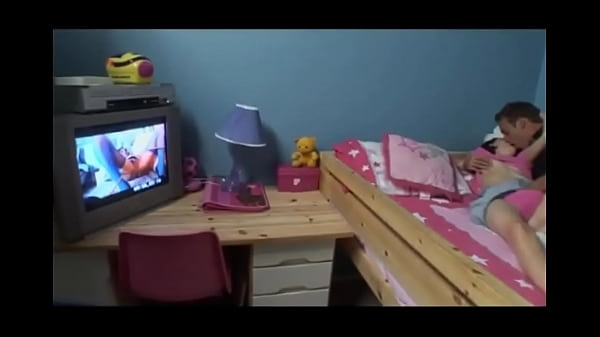 La carina babysitter prende un grosso cazzo