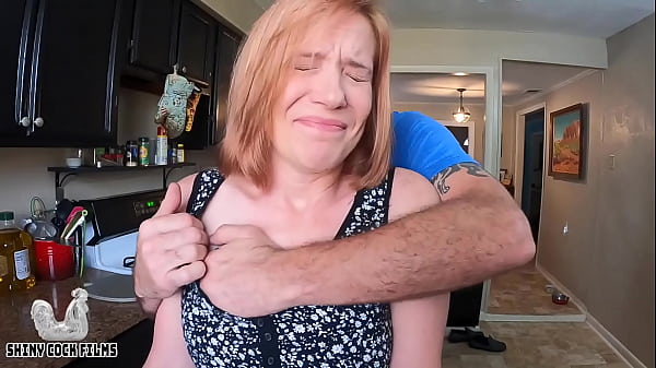 Degenerierter Stiefsohn jagt liebevolle Stiefmutter - Shiny Cock Films