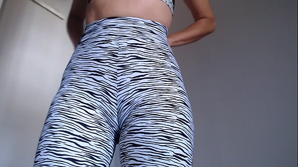 Esposa sem máscara experimentando roupas de ginástica. Para mais conteúdo assine o RED da Esposaheyya