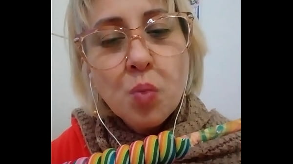 Chupé y disfruté la paleta.