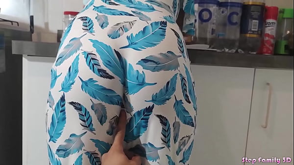 Meine schöne Stieftochter ist meine Sexsklavin, wenn ihre Mutter nicht zu Hause ist