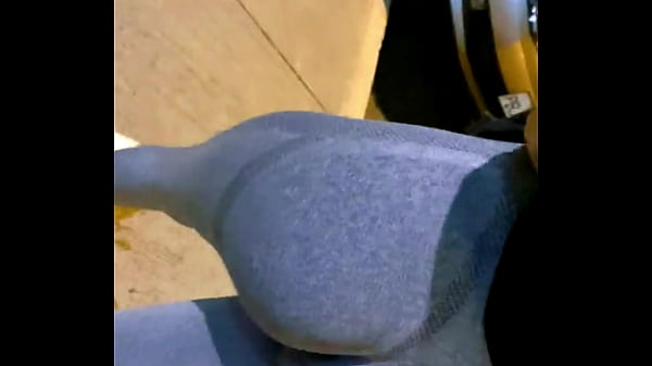 Una bellissima teenager si diverte - teenager