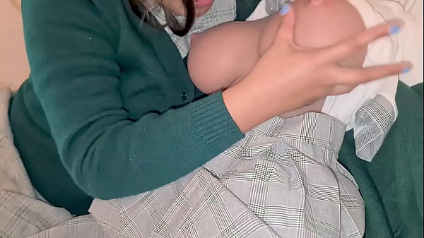 Jóvenes estudiantes haciendo un trío con su profesor para obtener mejores notas. Cogiendo con mi amiga Britney de Tantaly