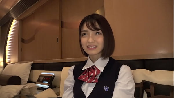 Wunderschönes Teenie-Mädchen hat Spaß im Teenageralter