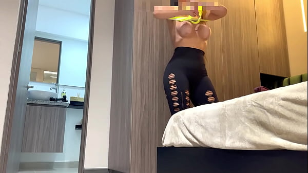 SPY CAMERA ON FITNESS MODEL WHO IS PREPARING TO GO TO THE GYM (LEGGIN, BIG TITS, BIG ASS, LATINA)