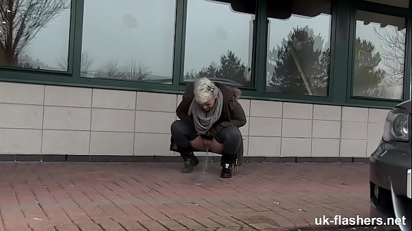 ¡Oye, es ilegal mostrar tu coño en público!