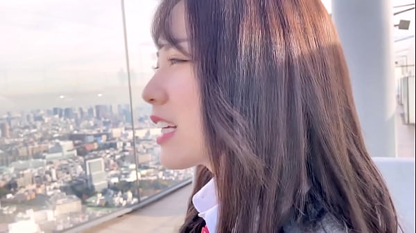 Gonzo Una chica de secundaria que es una estudiante con honores en sexo y que ama demasiado las pollas. La mejor cita de pijamas con el director del club de tenis que es un poco tsundere. Emocionada por el culo exquisito, la rica mamada y el sexo de servicio. https://b