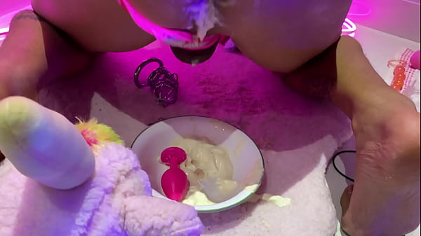 Preparing strawberries with chantilly straight from my ass