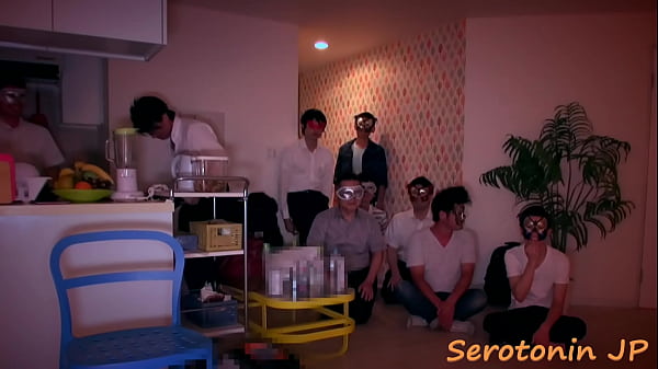 We have prepared a special situation for you. [Hammer] while being watched by more than 10 people