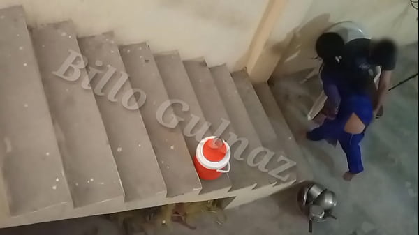 Die Inderin Devar versucht Analsex mit ihrem echten Bhabi. Die Aufnahme mit versteckter Kamera geht viral