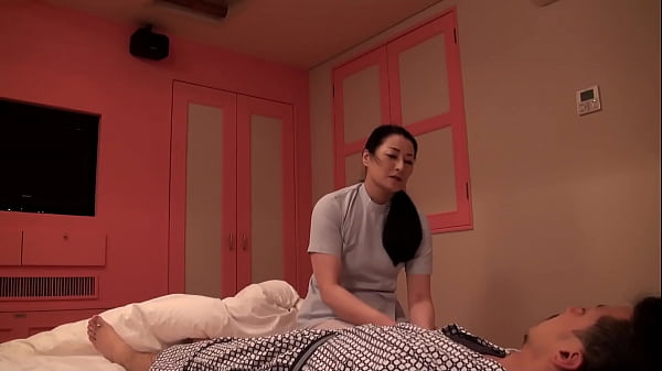 Uma velhinha massagista que liguei no campo 2 - Parte 1: Veja mais&rarr_https://bit.ly/Raptor-Xvideos