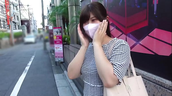 [¡Mi marido está insatisfecho!] ¡Una esposa joven con un trasero hermoso y un cuerpo demasiado erótico! ¡Parece que no está satisfecha con su vida con su marido (de unos 50 años)! ¡Emocionada por la mamada trascendental y el sexo sensual! Monopolio-chan