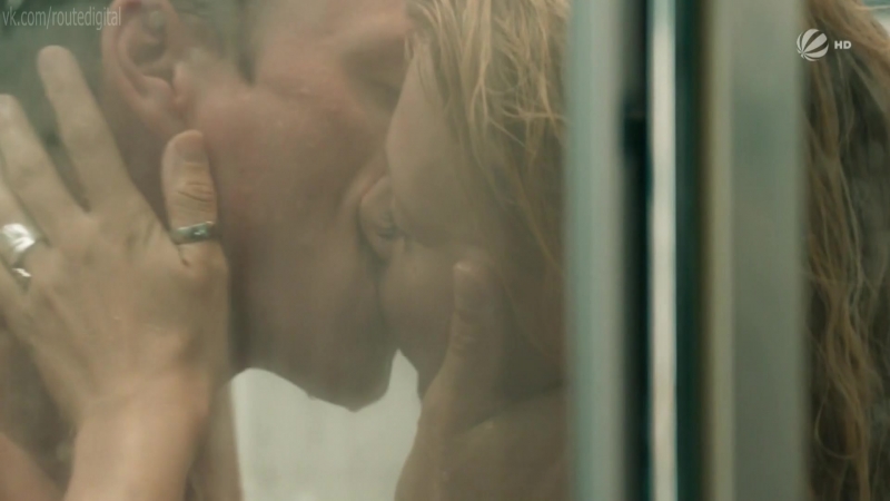 Isabell Gerschke, Karolina Lodyga nackt verführt in den Armen eines anderen (2016) HD 1080p online ansehen