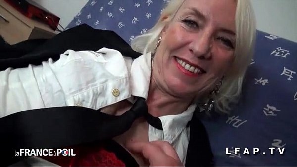 Mature slut picked up in the street gets fucked before pumping the sperm