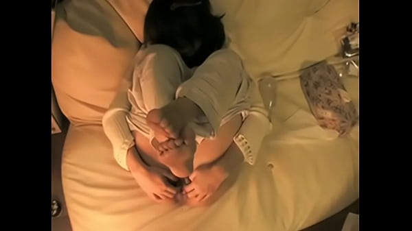 Japanese wife spread loose pussy