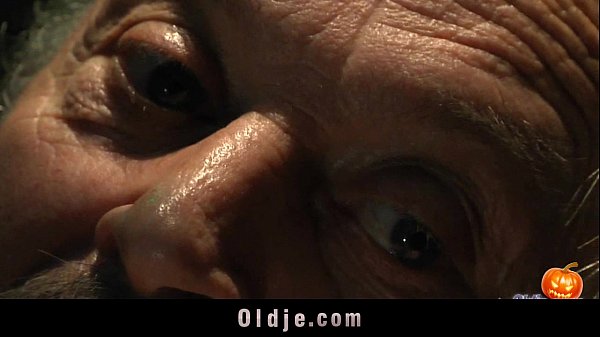 Buona notte di sesso per il nonno