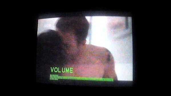 Nataly Tavares fazendo sexo e Javiera Franco assistindo Roommates Hbo